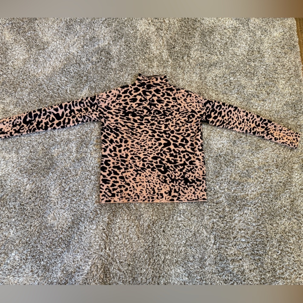 Tahari Tan Black Animal Print Long Sleeve Sweater Top Womens Size XS - Picture 3 of 7